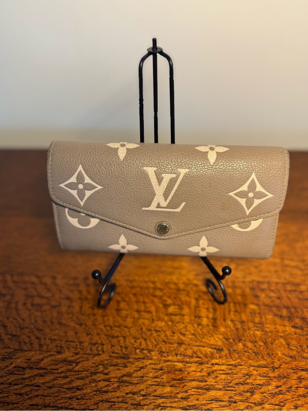 Louis Vuitton Empreinte Sarah Wallet in Tourterelle/Cream